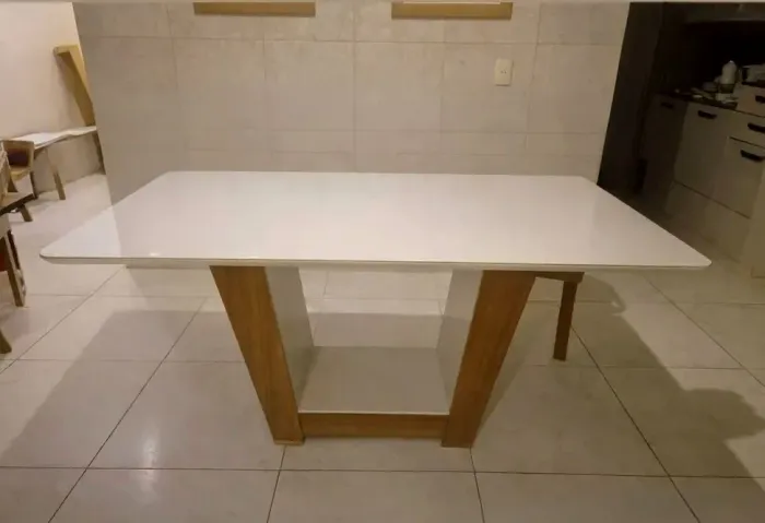 Mesa com 6 cadeiras