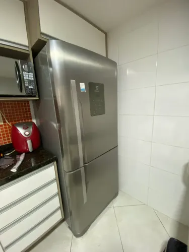 Geladeira Electrolux Frost Free Inox com Painel Touch - Freezer embaixo