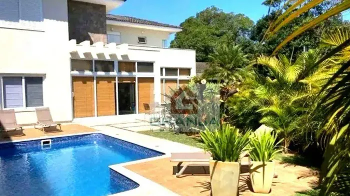 Casa de Alto Padrão com 4 Suítes, Piscina, Gourmet e Documentação OK para Financiamento