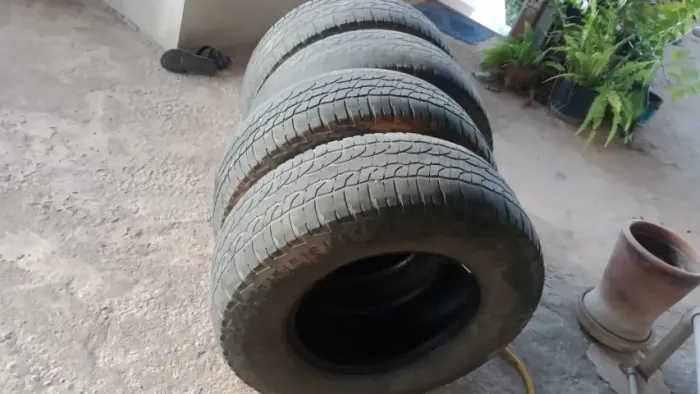 Pneu 265/70R/16 MICHELIN