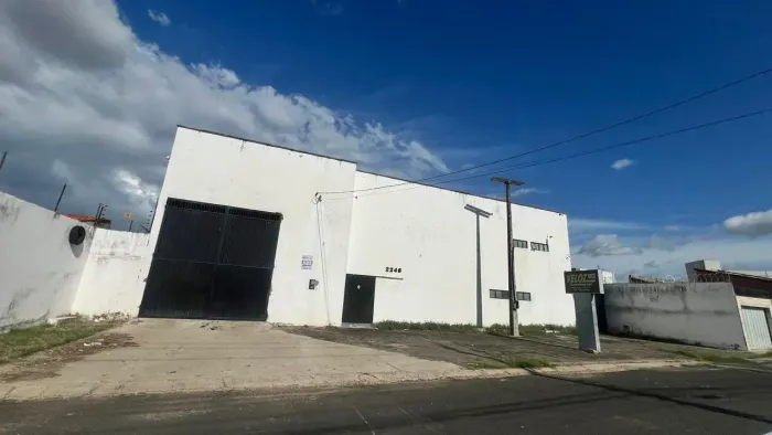 Galpão comercial para alugar em Teresina com ótima localização e 750 m² de área construída
