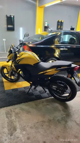 Honda CB 300R 2012 - Amarela - 2026 Pago ?