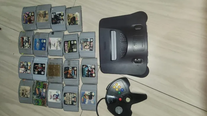 Console 64 com.lote de fitas