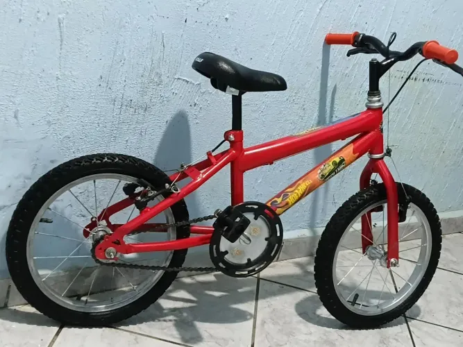 Bicicleta hot wheels aro 16 infantil pra crianças de 4 a 8 anos l,toda revisada so andar.