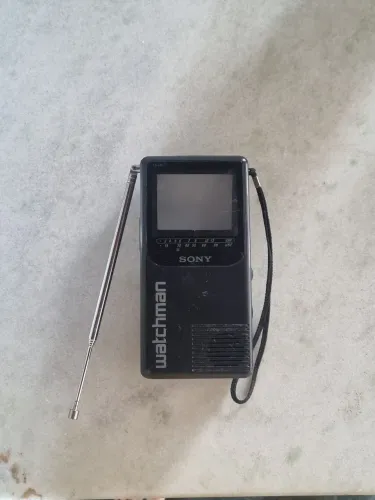 Mini TV Sony Watchman Vintage Antigo Decoração Anos 80 90