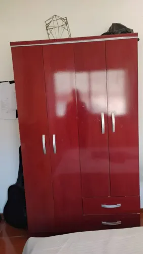 Guarda roupa, 2 criados 