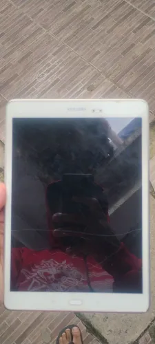 Vendo tablet Samsung para retirar peças ou arruma