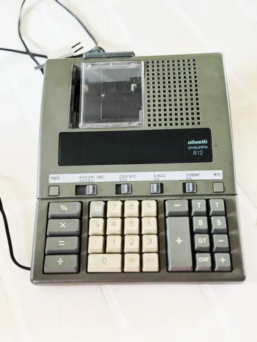 Calculadora eletrônica Olivetti Divisumma 812 original.
