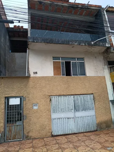 3 casas no mesmo quintal a venda 