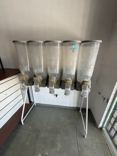 Dospenser para Ração e Erva