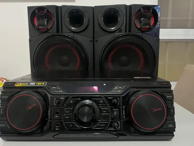 SOM LG XBOOM 1800W RMS + 2 CAIXAS ? Barato