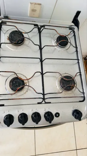 Vendo fogão de 4 bocas 
