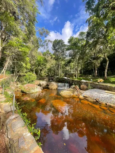 Propriedade de alto padrão com cachoeira, trilha privativa e 22.470 m² em Araras, Petrópol