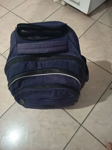 Mochila azul marinho