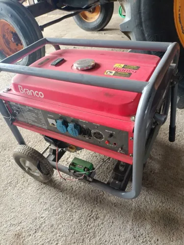 Gerador de energia branco 6.5 kva partida elétrica em Ariquemes 