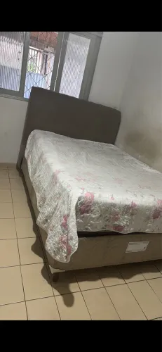 Cama completa com a cabeceira 