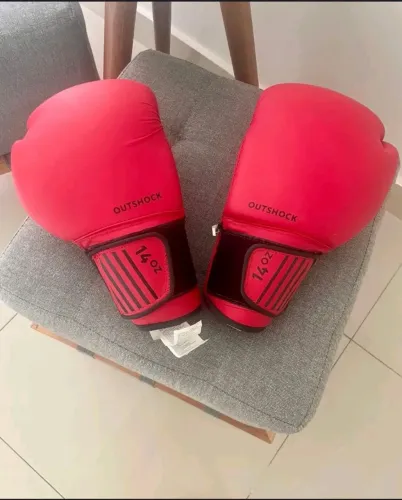 Luva de boxe Outshock nunca usada