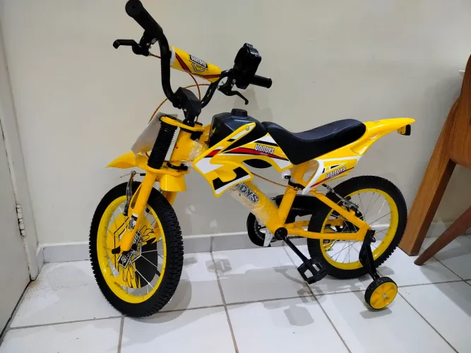 Vende se uma Bicicleta Infantil totalmente Nova