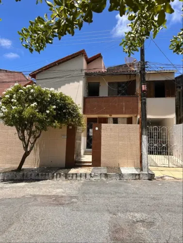 CASA EM RUA PÚBLICA - PONTO NOVO [57028]