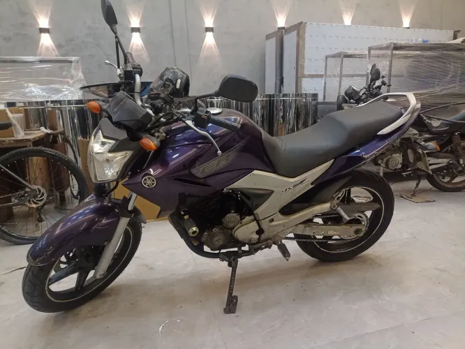 Fazer 2012 roxa