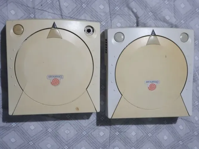 Vendo lote com 2 Sega Dreamcast para peças ou reparo - Confira!