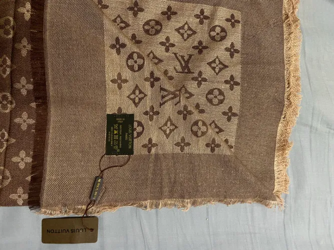 Lenço echarpe cashmere xale Louis Vuitton marrom tradicional italiano