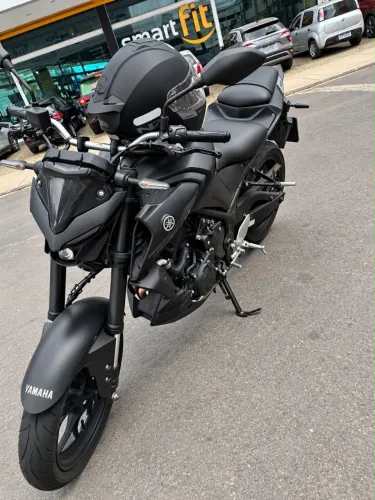 Yamaha MT-03 2024 - 13.500 km - Preta