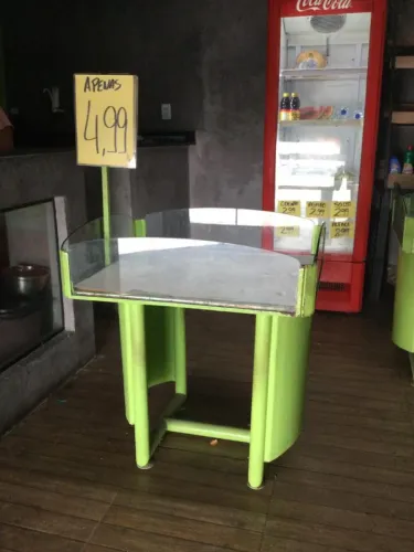 Gôndola com Placa de preço 