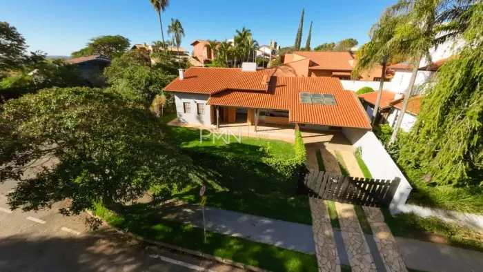 Casa à venda no Loteamento Caminhos de São Conrado (Sousas), com 3 quartos, com 170 m²