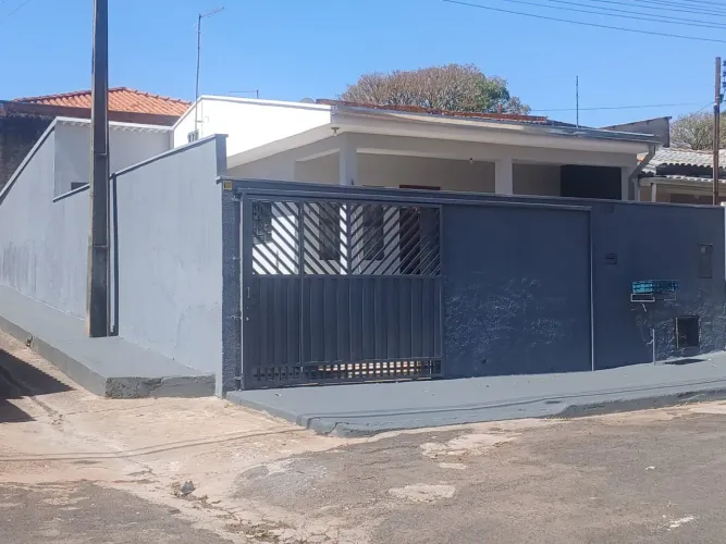 Casa para Locação em Presidente Prudente, BRASIL NOVO, 2 dormitórios, 1 banheiro, 2 vagas