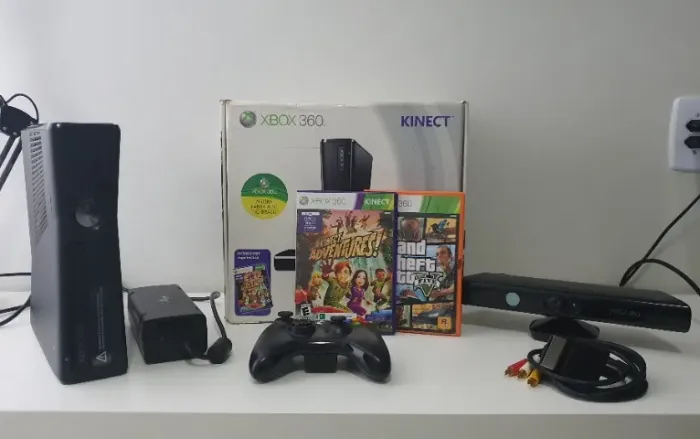 Xbox 360 Slim + Kinect + Jogos