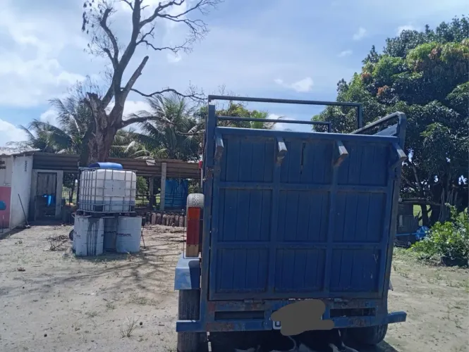Vendo carretinha 2 eixos, carroceria alta, Reformada 