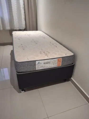 Vendo cama de solteiro base + colchão 