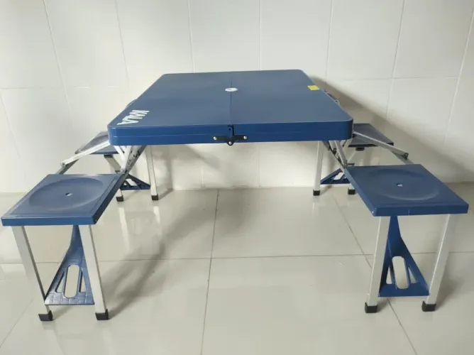 Mesa Maleta Dobrável Com Banquetas