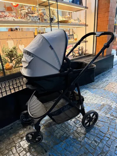 Carrinho de bebê 3 em 1 - muito novo!