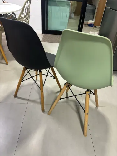 2 cadeiras Eiffel da Eames
