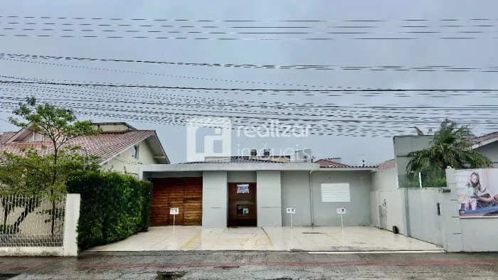 Casa comercial no bairro Santa Mônica Florianópolis