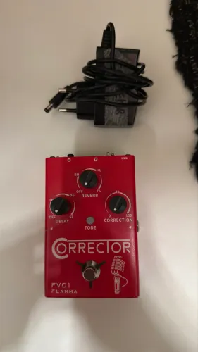 Processador Vocal Profissional: Correção de Tom + Efeitos de Delay/Reverb