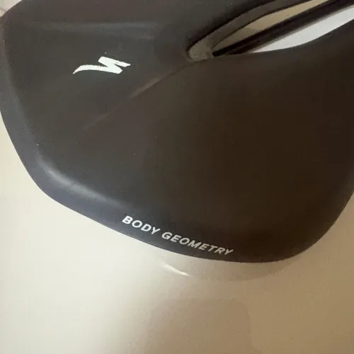 Selim Specialized Body Geometry 143mm - Excelente Estado
