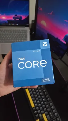 (Lacrado) Intel i5 12400 LGA 1700 com Vídeo Integrado e Compatível com DDR4 e DDR5