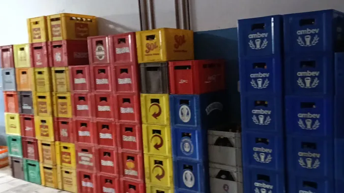 Engradados de Cervejas com garrafas de 600ml, Litrão e de Refrigerante .