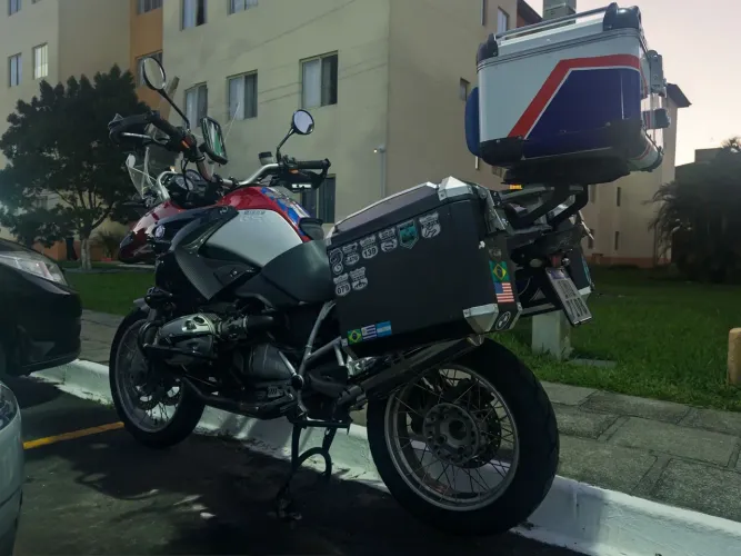 R1200gs ano2005,valor30000 com os baús 35000,ACEITO TROCA POR vstron650 ou 1000