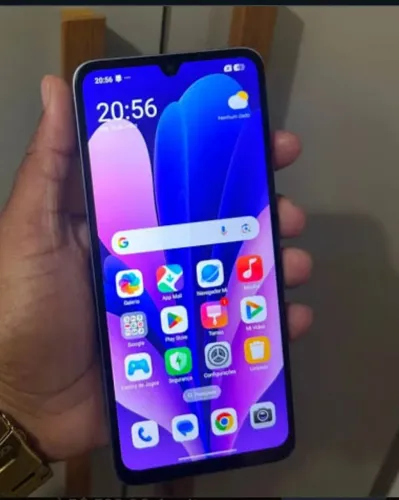 Galaxy A7s . . 64 Gigas , 4 Gigas RAM.  