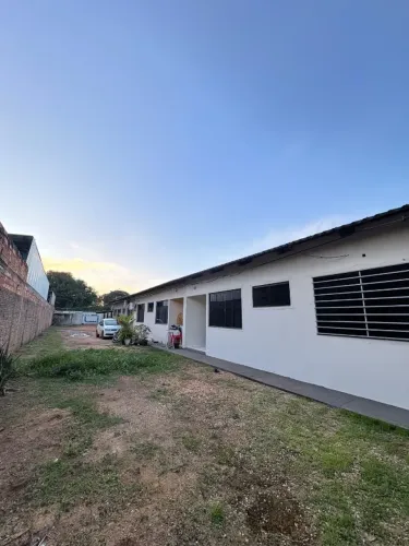 ALUGA SE CASA NOVA 1 QUARTO COM QUINTAL - 612 SUL - PORTÃO ELETRÔNICO