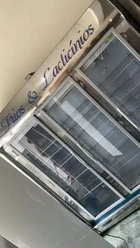 Expositor refrigerado 3 portas 