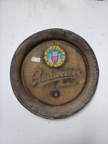 Placa decorativa em fibra Budweiser uns 32cm diâmetro 
