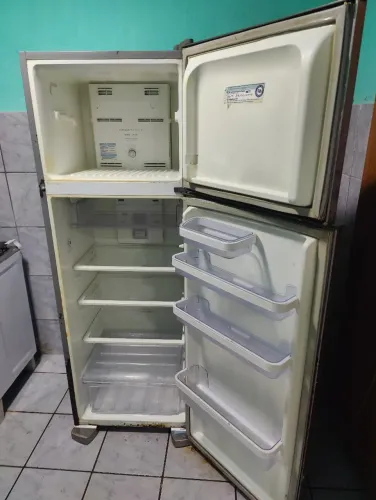 Geladeira Eletrolux Inox 380L Painel Digital 