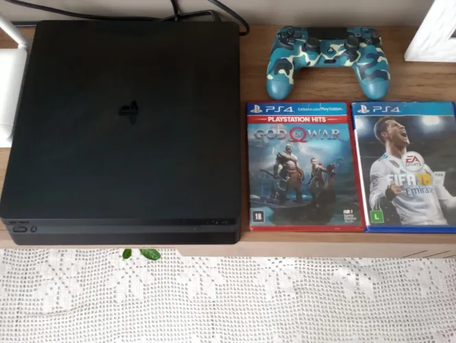 Playstation 4 slim 1TB completo! 
