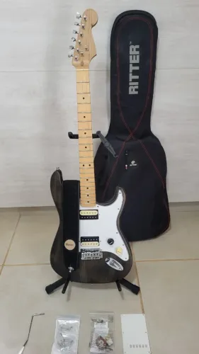 Guitarra Squier Strato Tarracha Trava 2 Humbucker (Fleor + Kramer) Piezzo Strap Lock
