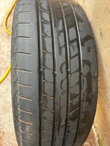 Pneu Bridgestone 215/60/17 Bom Estado